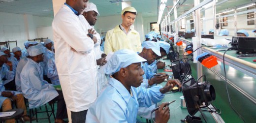 Historique: les premiers téléphones VMK sortent de l&rsquo;usine congolaise