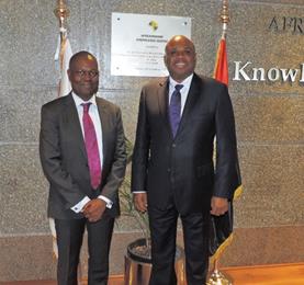 Dr. Benedict Oramah, Président d’Afreximbank (droite) avec Ade Ayeyemi, Directeur Général du Groupe Ecobank, à la fin de l’atelier de stratégie Afreximbank-Ecobank au Caire.