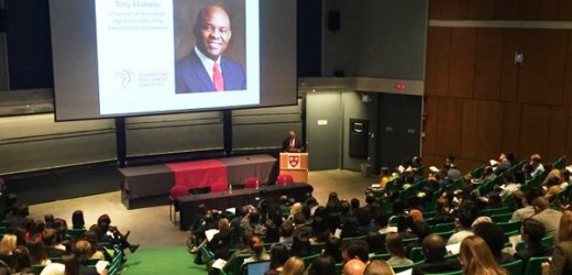 Tony Elumelu parle du développement de l&rsquo;Afrique à Harvard et Columbia