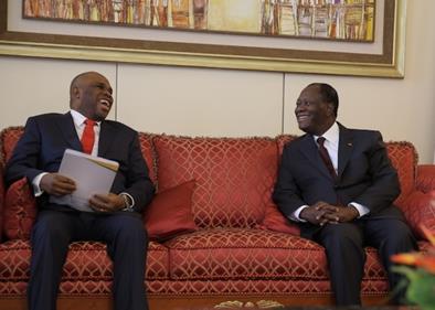 Le président ivoirien Alassane Ouattara (à droite) et le Dr Benedict Oramah