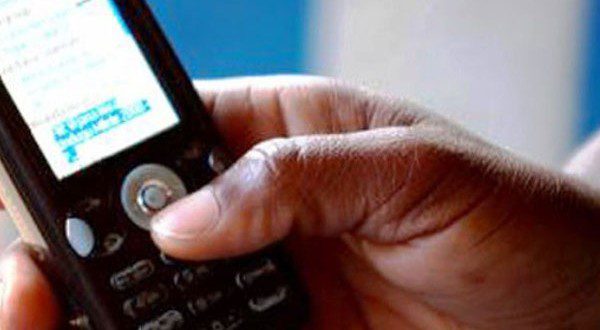 Mobile-Banking-600x330