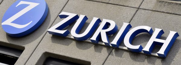 Logo am Sitz der Zurich an der Zuercher Austrasse am Dienstag, 11. Maerz 2014. Der Versicherungskonzern Zurich baut bis zu 800 Stellen ab. Derzeit zaehlt der Versicherungskonzern ueber 55'000 Angestellte. Wie viele Stellen in der Schweiz abgebaut werden, gab Zurich noch nicht bekannt. (KEYSTONE/Walter Bieri)