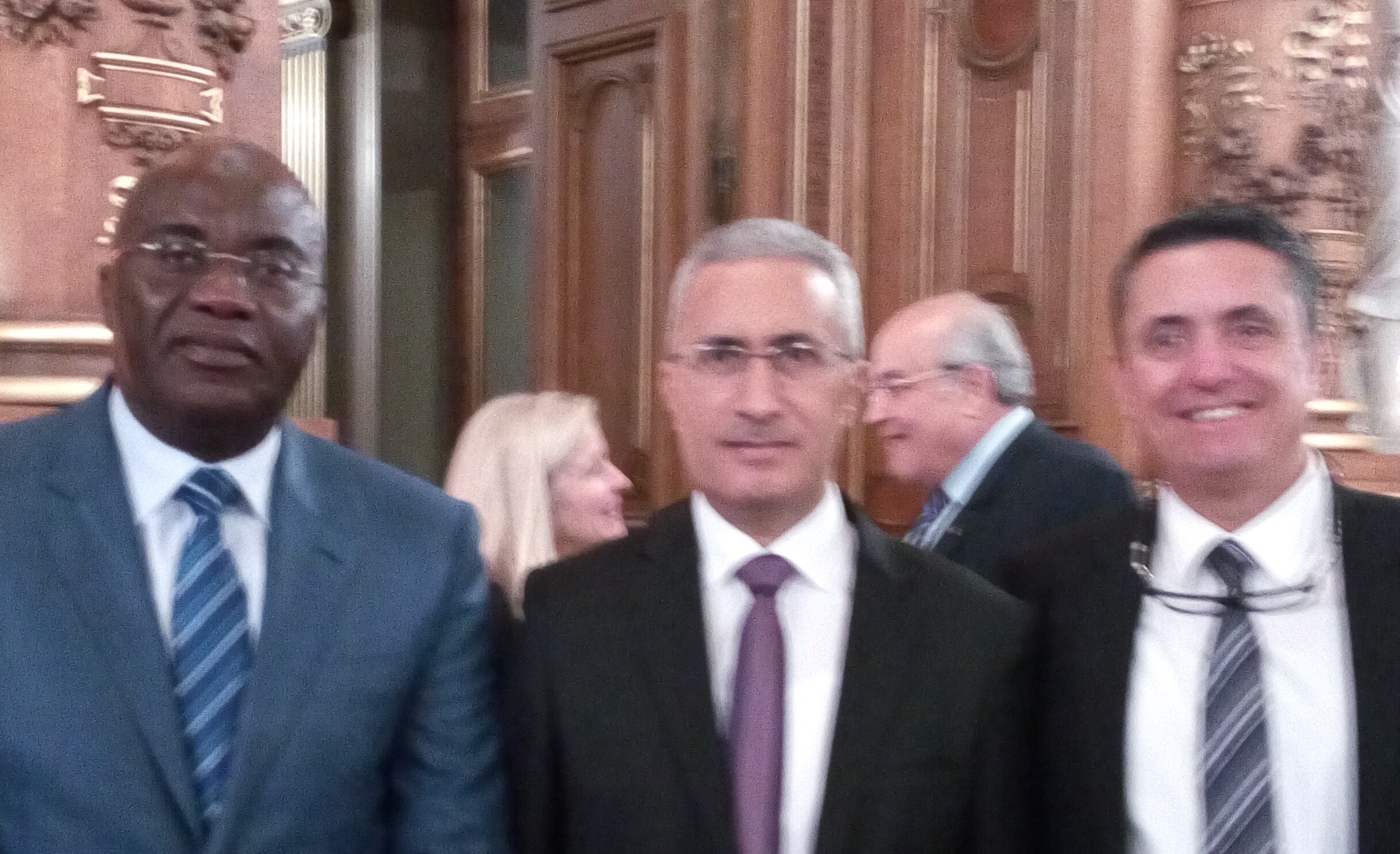 Les trois représentants de l'Afrique, attentifs au thème du jour: l'assurance pour demain.