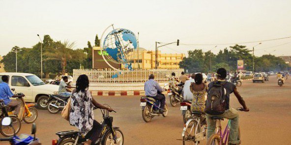 vue-de-la-place-des-nations-unies-au-centre-ville-ouagadougou-nyaba-leon-ouedraogo-ja-2-592x296