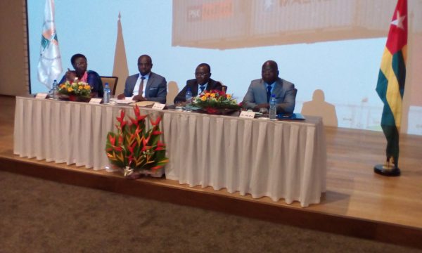 De gauche à droite : Bernadette Legzim-Balouki, ministre du commerce, Alain Thierry Mbongue, directeur Afrique occidentale et centrale francophone Afreximbank, Sani Yaya, ministre de l'économie et Germain Mena, président de la CCIT.