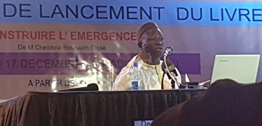 Accueil triomphal pour le livre  de Cheikhna Bounajim Cissé