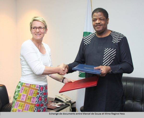thumbnail_echange-de-documents-entre-marcel-de-souza-et-mme-regine-hess