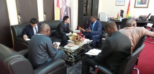 La Guinée et la Chine collaborent dans la lutte contre la pêche INN