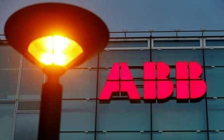 ABB a annoncé mardi l'acquisition du groupe autrichien Bernecker + Rainer Industrie-Elektronik (B+R), une opération qui lui permet de se renforcer dans le domaine de l'automatisation industrielle. /Photo d'archives/REUTERS/Arnd Wiegmann