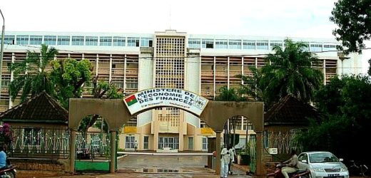 Burkina : bancarisation intégrale des salaires des agents publics de l’Etat