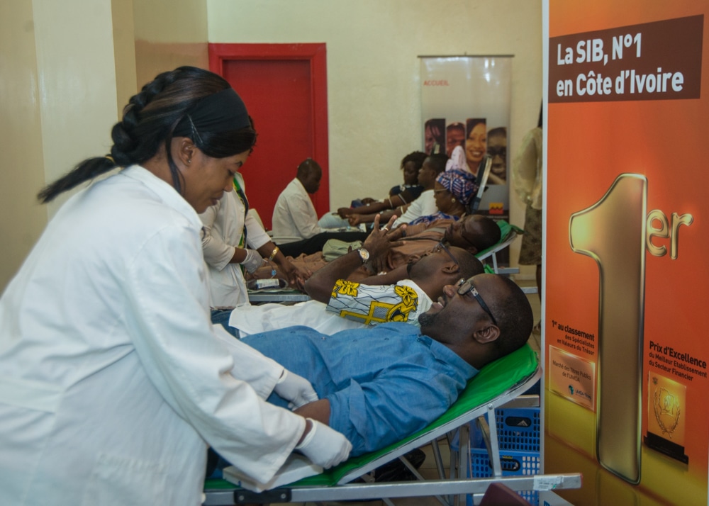 Côte d’Ivoire : les employés de la SIB célèbrent les distinctions reçues cette année par un don de sang