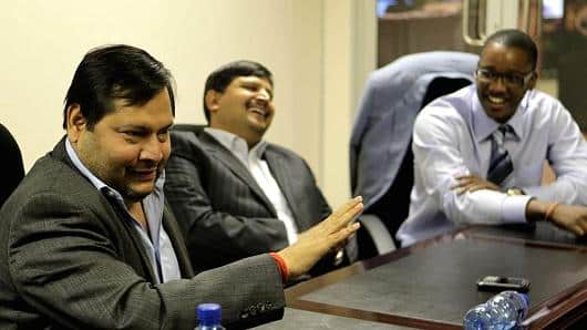 «Capture  d’Etat»: la galaxie Gupta, une success story qui finit en prison