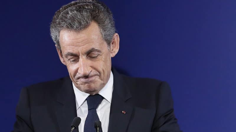 Coup de tonnerre: Sarkozy en garde à vue