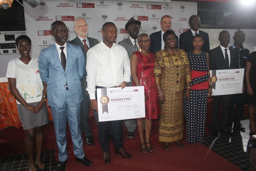 Côte d’Ivoire : les lauréats de la « Bourse LafargeHolcim pour la Construction Durable » reçoivent leurs prix