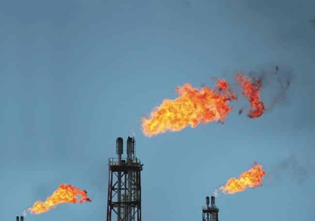 Porté par la géopolitique, le pétrole affiche son plus haut depuis quatre ans