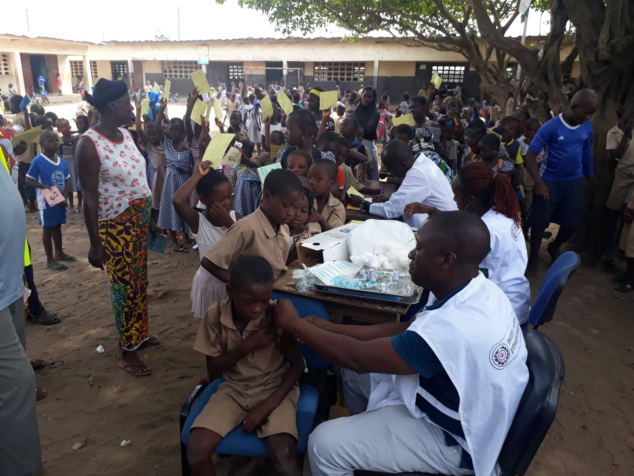 LafargeHolcim Côte d’Ivoire mène une opération de vaccination au profit de 600 écoliers