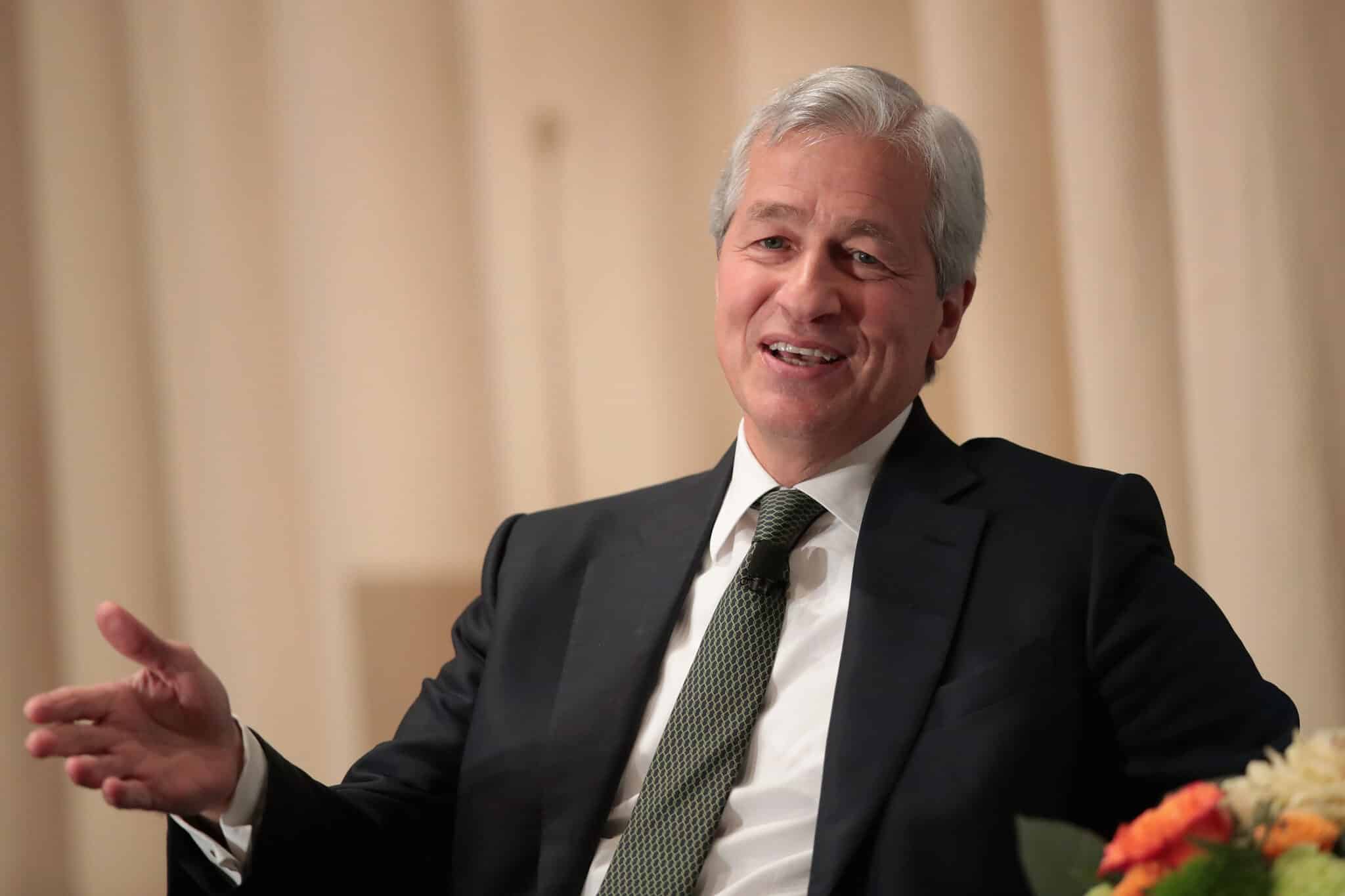 Polémique: le PDG de JP Morgan s’excuse de sa pique sur Donald Trump