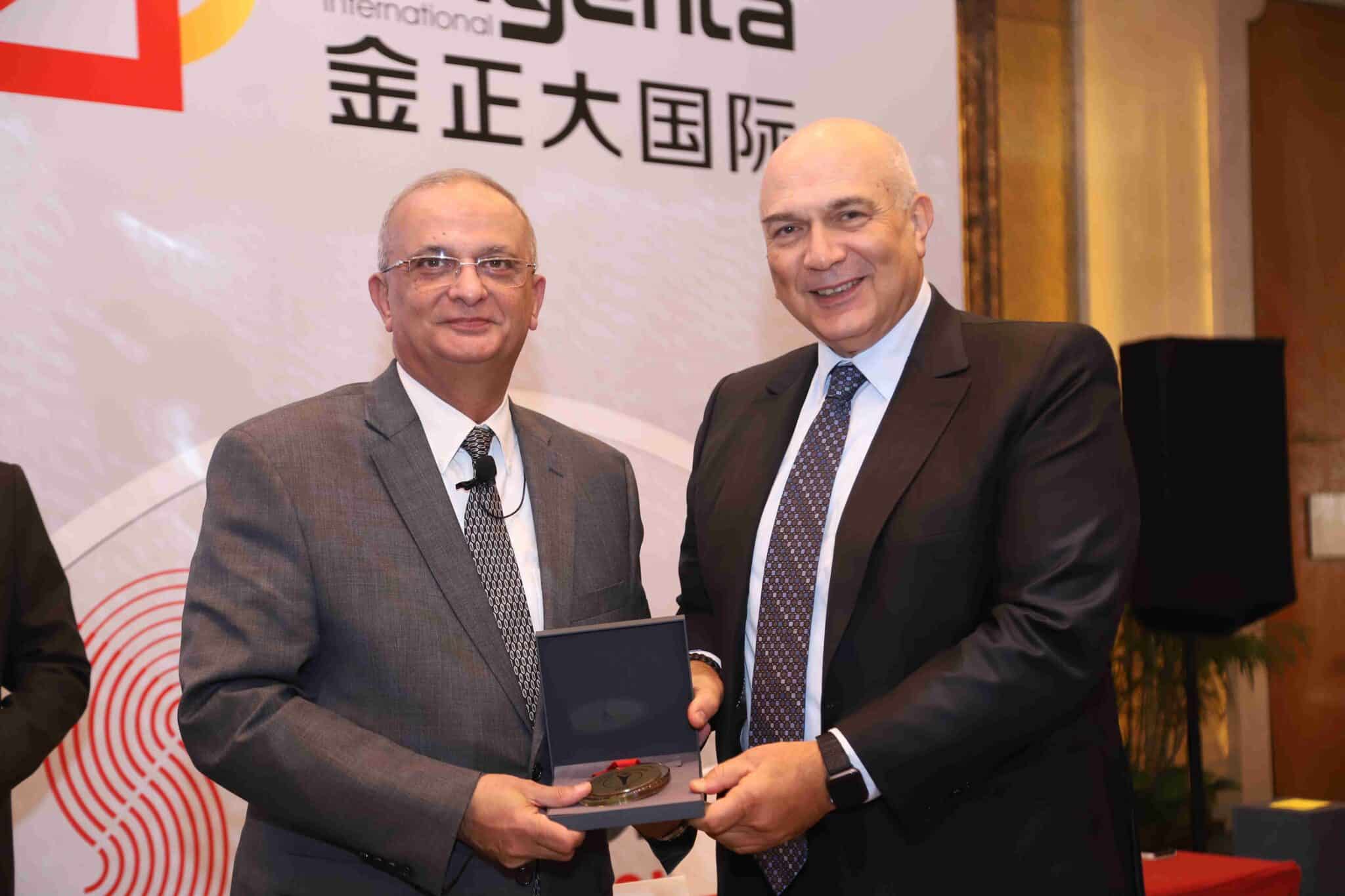 Forum stratégique de l’IFA à Pékin OCP reçoit la médaille d’or HSE à l’IFA