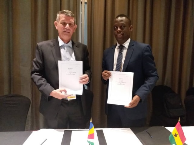 Accra et Victoria signent un accord de liaisons aériennes