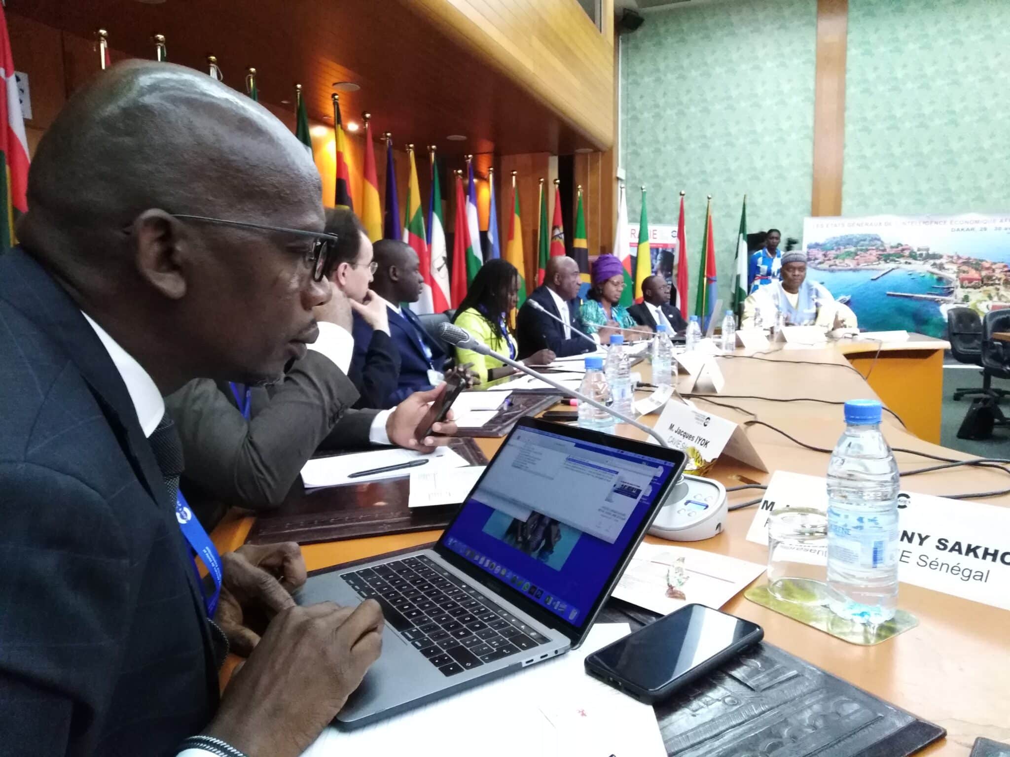 La Fondation Computer Land offre 1080 ordinateurs au Centre Africain de Veille et d’Intelligence Economique