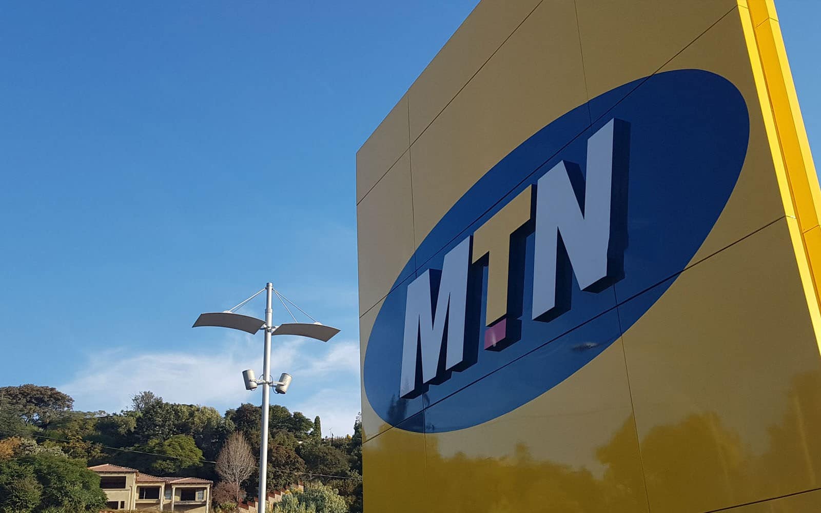 Ghana : MTN arrondit les angles avec le fisc et annonce un milliard USD d’investissement sur 5 ans