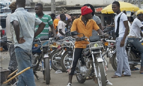 Togo : Moov-Togo offre  aux conducteurs de taxi moto le tout  premier service d&rsquo;assurance mobile