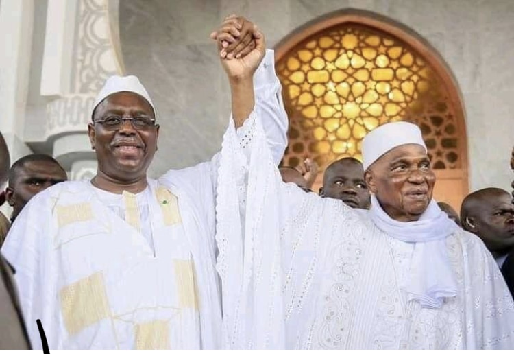 Sénégal: Macky Sall et Abdoulaye Wade se réconcilient à l’ombre de la plus grande mosquée d’Afrique de l’Ouest