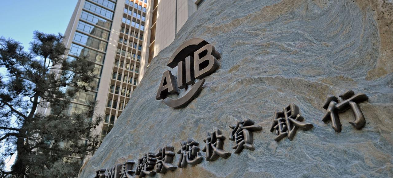 La Côte d’Ivoire signe son adhésion à la Banque asiatique d’investissement pour les infrastructures