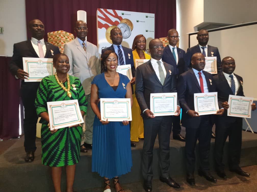Remise de médailles d’honneur du travail aux employés d’ORABANK Côte d’Ivoire