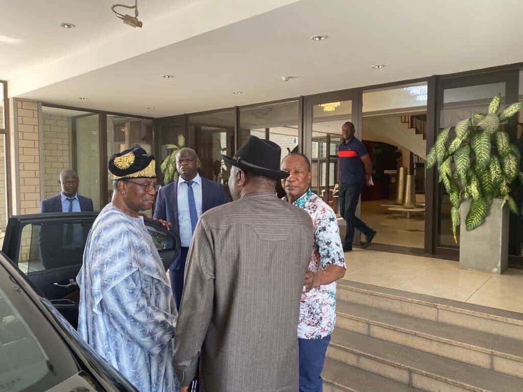 Guinée : Goodluck et Soglo en sapeurs pompiers démocratiques