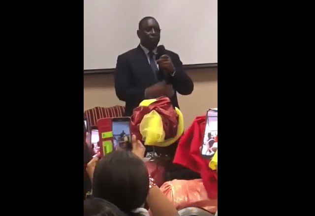 A Londres, Macky Sall du Sénégal cueilli à froid par une militante survoltée