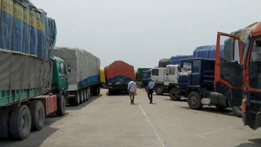 Guinée : des centaines de camions de marchandises bloqués aux frontières