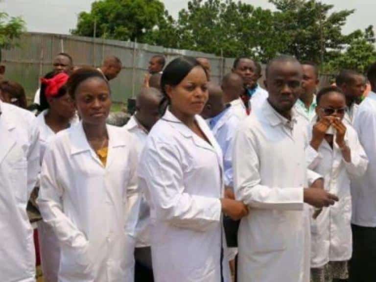 COVID-19 à Kinshasa: exposés à la contamination, les médecins réclament des conditions meilleures de travail