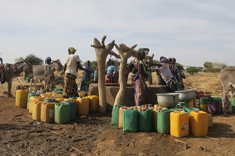 COVID 19 : Sans eau, comment se protéger contre le virus au Sahel et en  RCA?