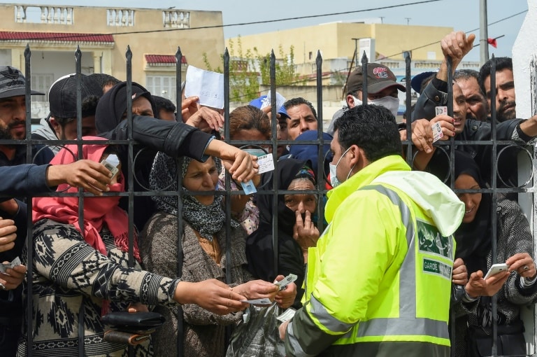 Tunisie: confinement prolongé en dépit des manifestations