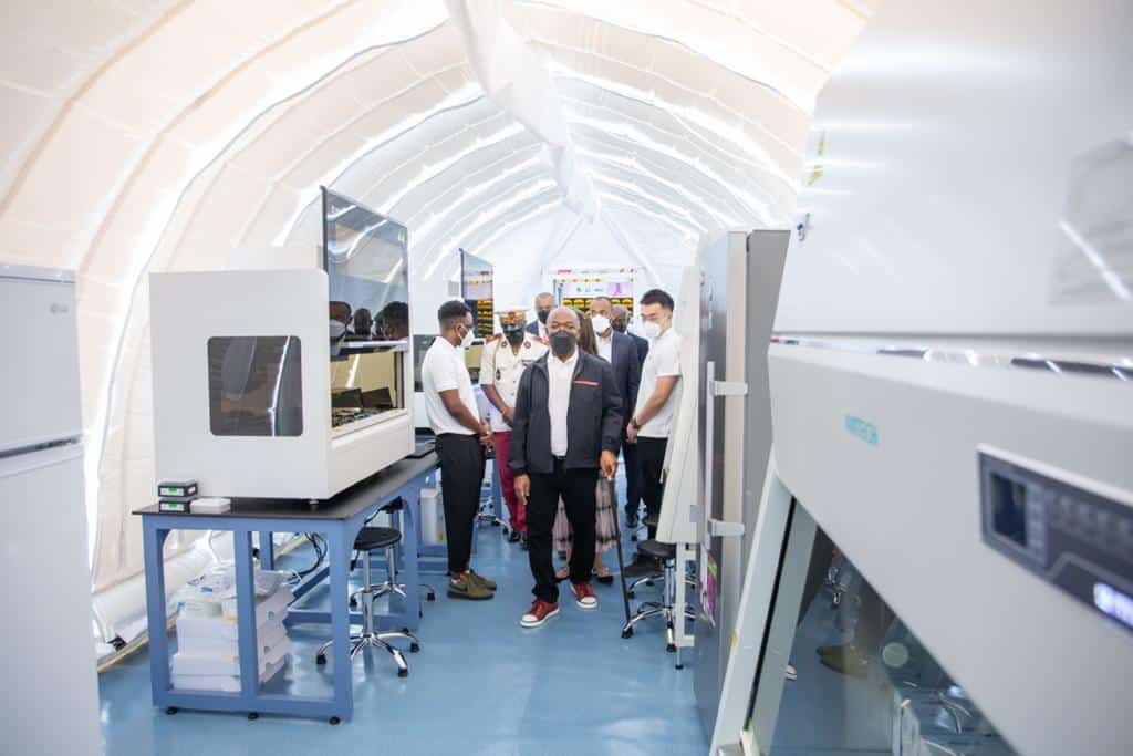 Covid-19: le  Gabon lance un laboratoire de 10 000 tests par jour