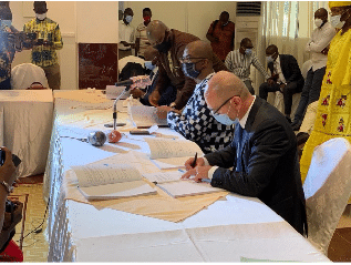 Le Consortium SMB-Winning signe avec laGuinée la convention de base pour l’exploitation des blocs I et II des gisements de Simandou