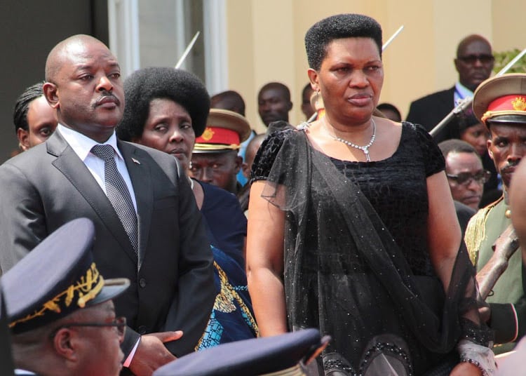 Covid-19 au Burundi: hospitalisée à Nairobi, la première dame rentre à Bujumbura au milieu de la psychose générale…