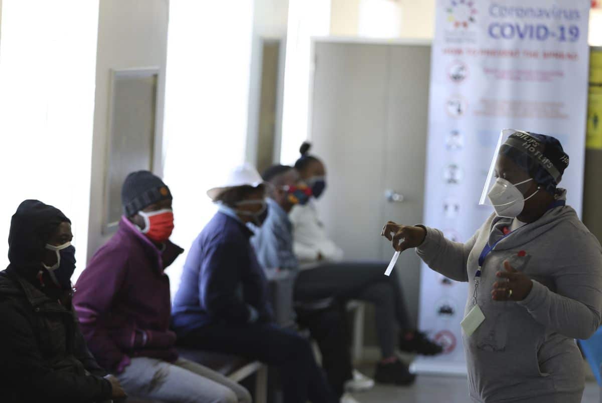 L&rsquo;Afrique du Sud lance le premier  essai de  vaccin Covid-19 sur le continent