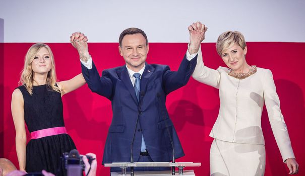 Présidentielles en Pologne:  le populiste Duda crédité d&rsquo;une courte avance