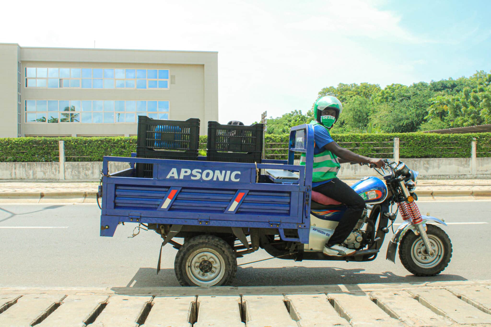 Gozem lance son service de réservation de tricycles bagages à Lomé