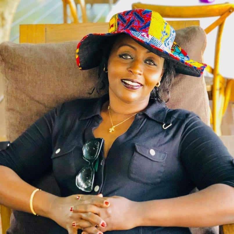 Evelyne Ndabaneze : le visuel et le vocal – tout un art !