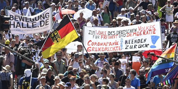 Covid-19: à Berlin, conspirationnistes et anti-vaccins manifestent contre le masque
