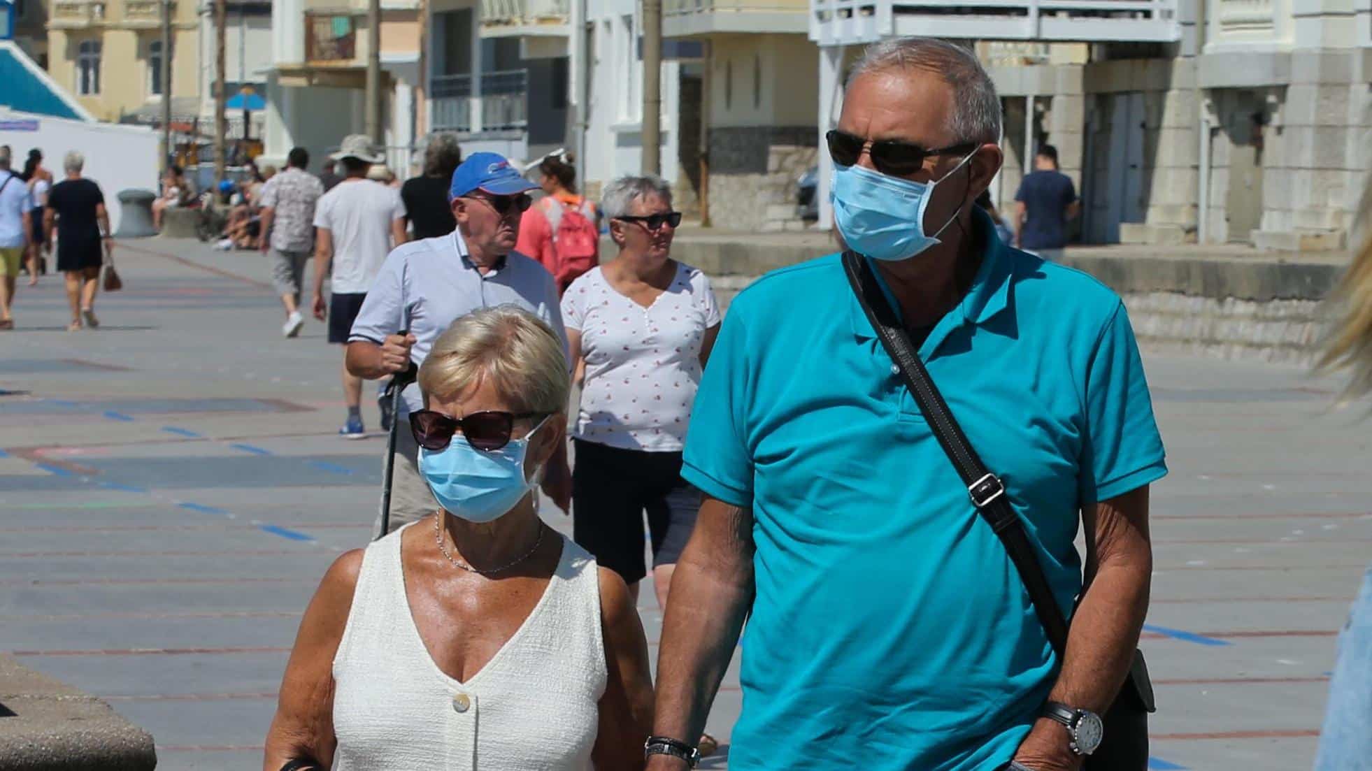 En France, obligation de « port systématique » de masque (HSCP) alors que la situation se dégrade