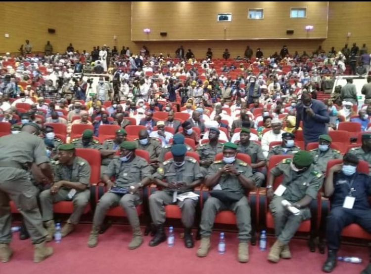 Mali : une transition de 18 mois  adoptée par acclamation