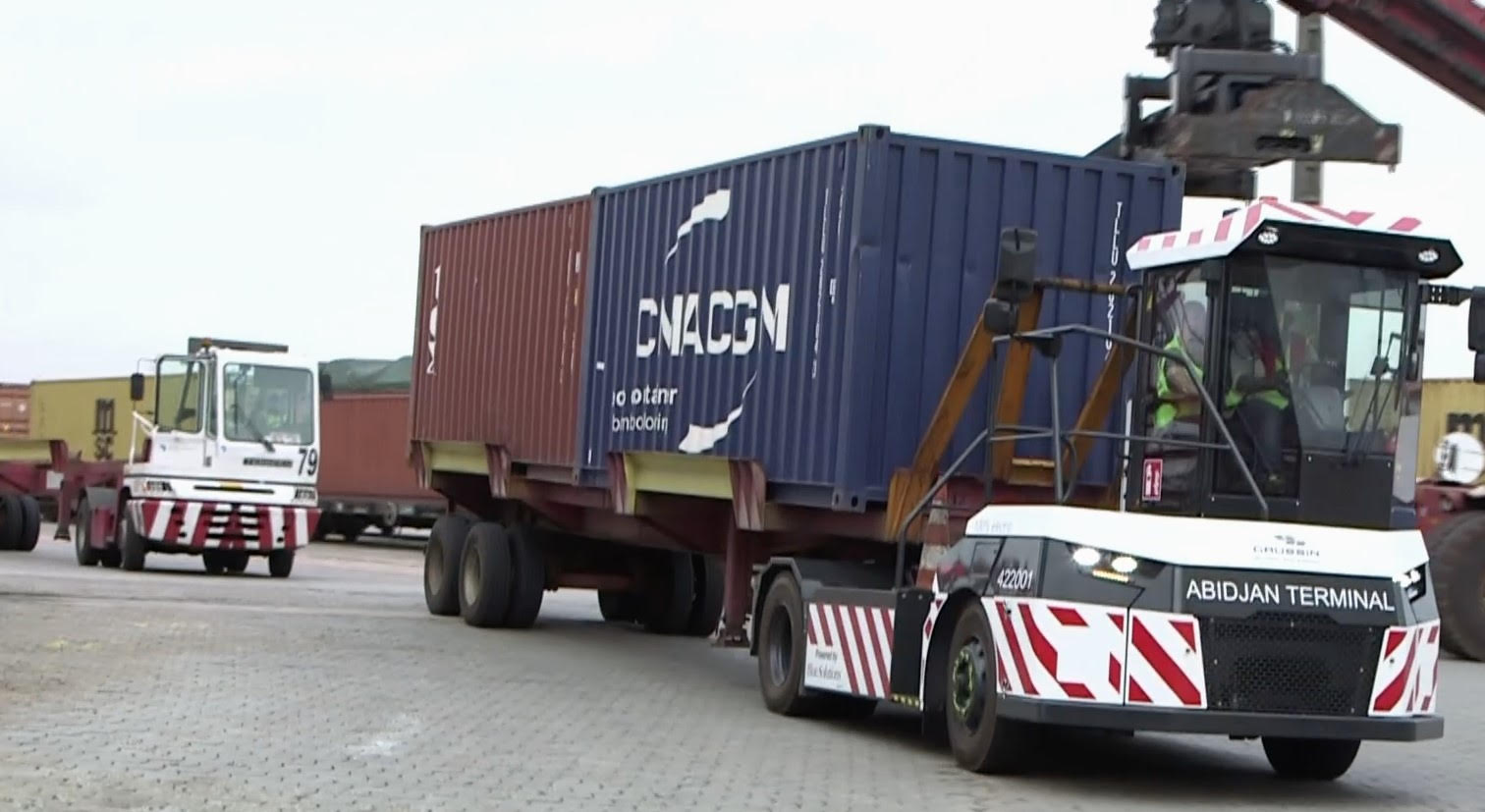 Abidjan Terminal réceptionne des tracteurs 100% électriques dans le cadre de la labellisation » Green Terminal »