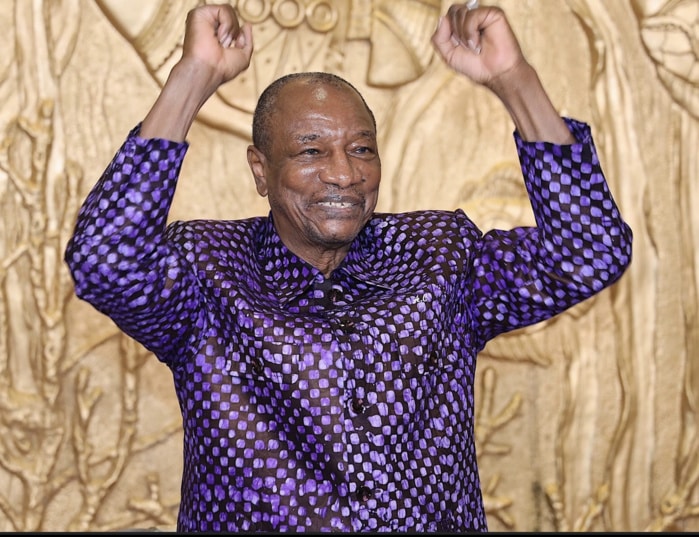 Guinée: Alpha Condé « force » la victoire  dans un pays à feu et à sang
