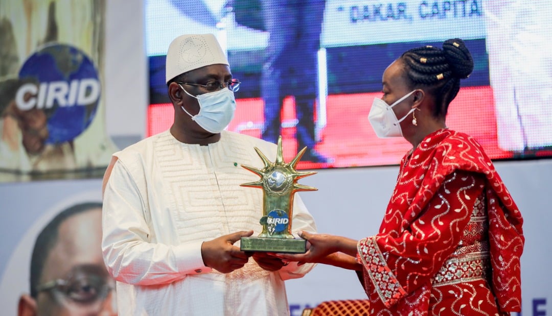 La Kényane Mama Ngina Kenyatta, lauréate du prix Macky Sall pour le dialogue en Afrique