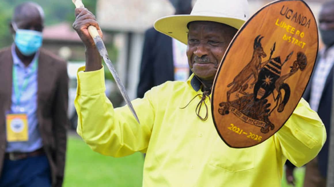 Présidentielles en Ouganda: Yoweri Museveni « le Mzee » face à la fougue d&rsquo;un jeune chanteur