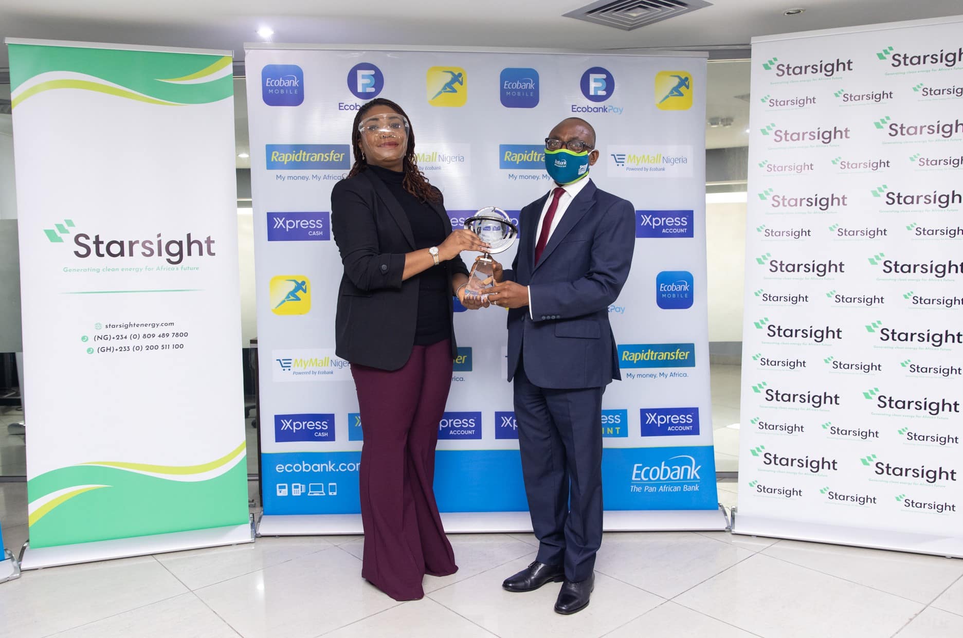 Starsight remet le prix de la durabilité à Ecobank pour avoir atteint 100 sites